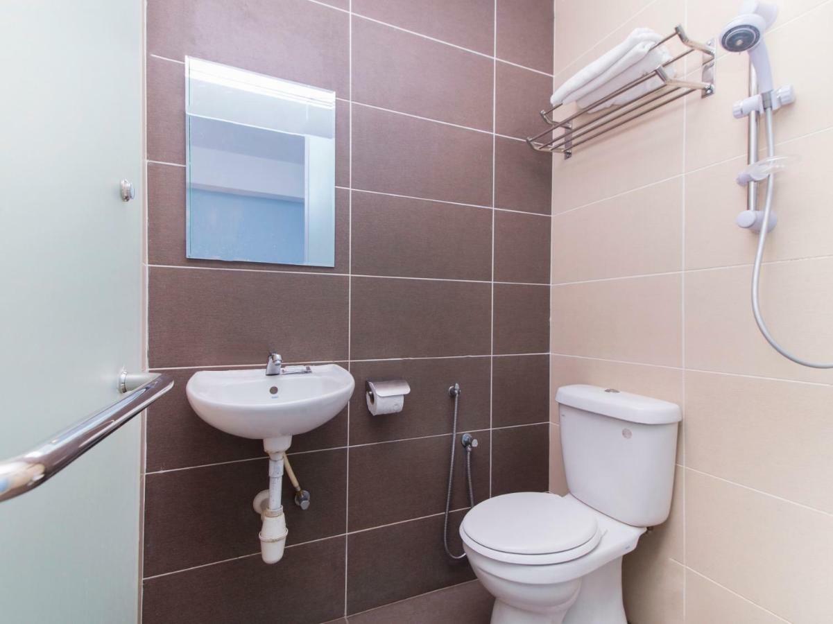 Oyo 220 Hotel Sri Maluri Kuala Lumpur Extérieur photo