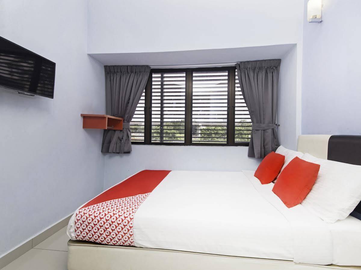Oyo 220 Hotel Sri Maluri Kuala Lumpur Extérieur photo
